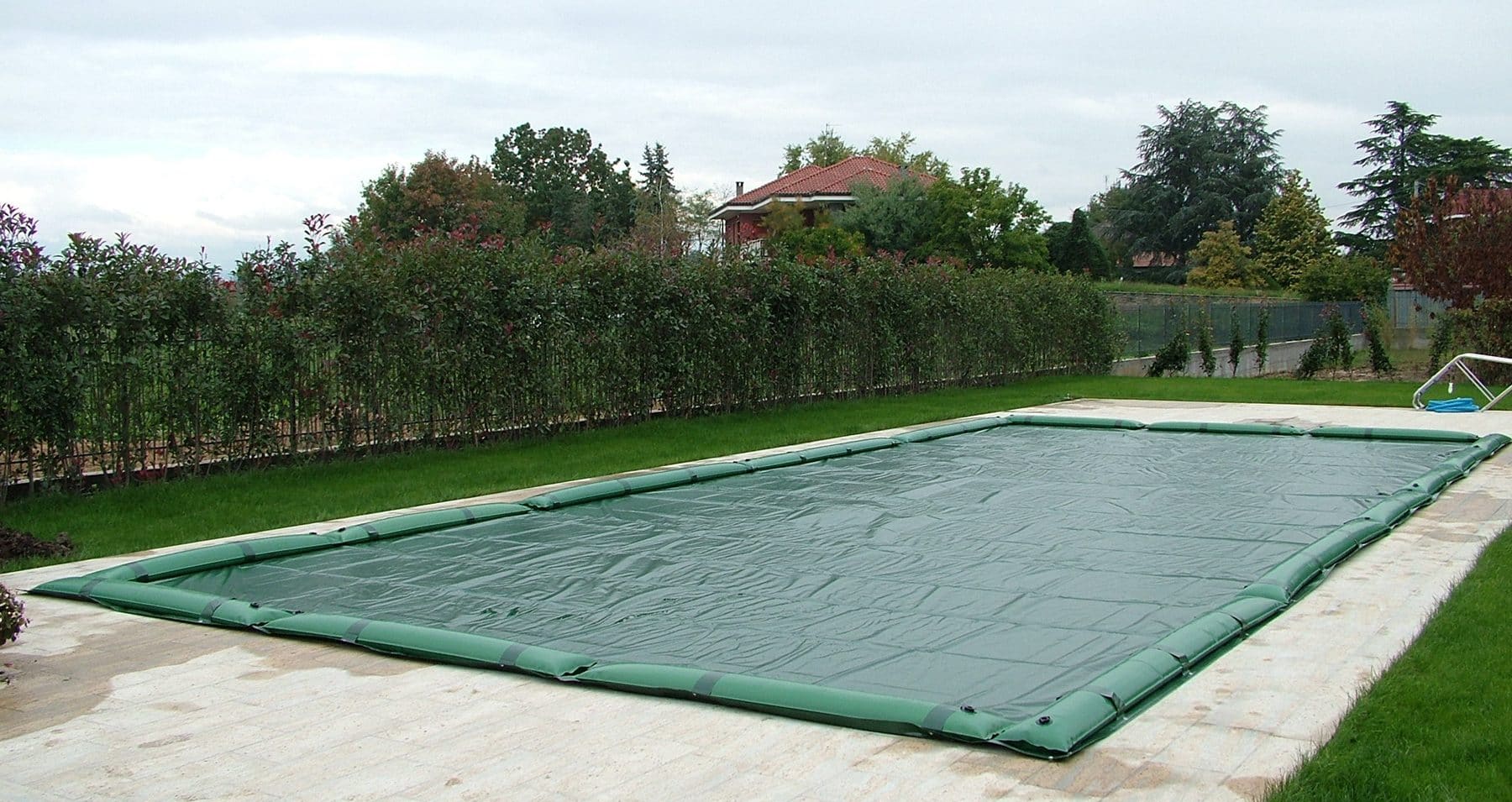 Copertura invernale su piscina residenziale